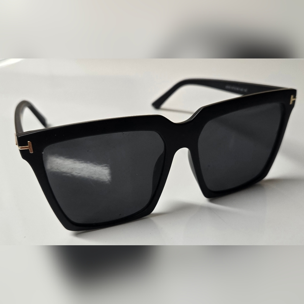 Nordstrom Rack Womens Square Sunglasses Black & Gold Trim UV400 Stylish Fashion